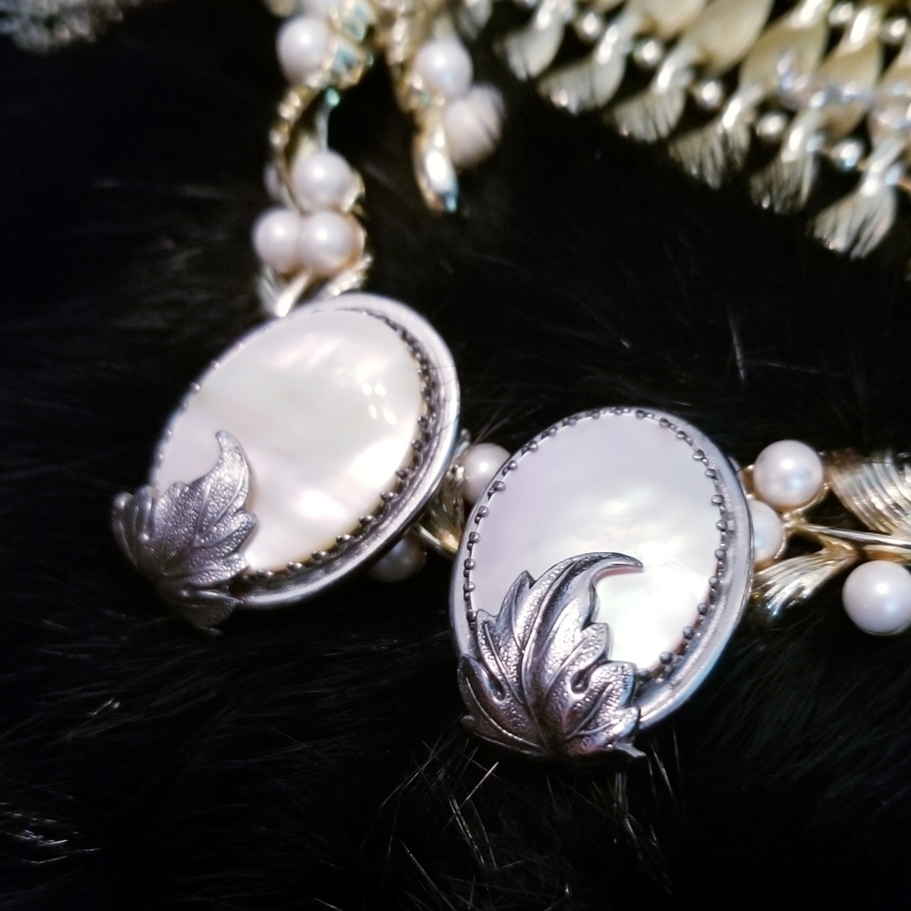 Rare Vintage Signed Whiting & Davis Mother of Pearl Oval Ornate Silver Earrin… - Picture 3 of 15